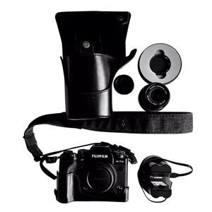 Fujifilm X-T4 Mirrorless Digital Camera Body Bundle